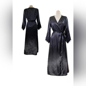 Nwt Flora Nikrooz Stella Black Satin Robe size L/XL